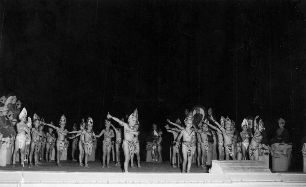 SPECTACLE THEATRE D ORAN 1956 N02.JPG